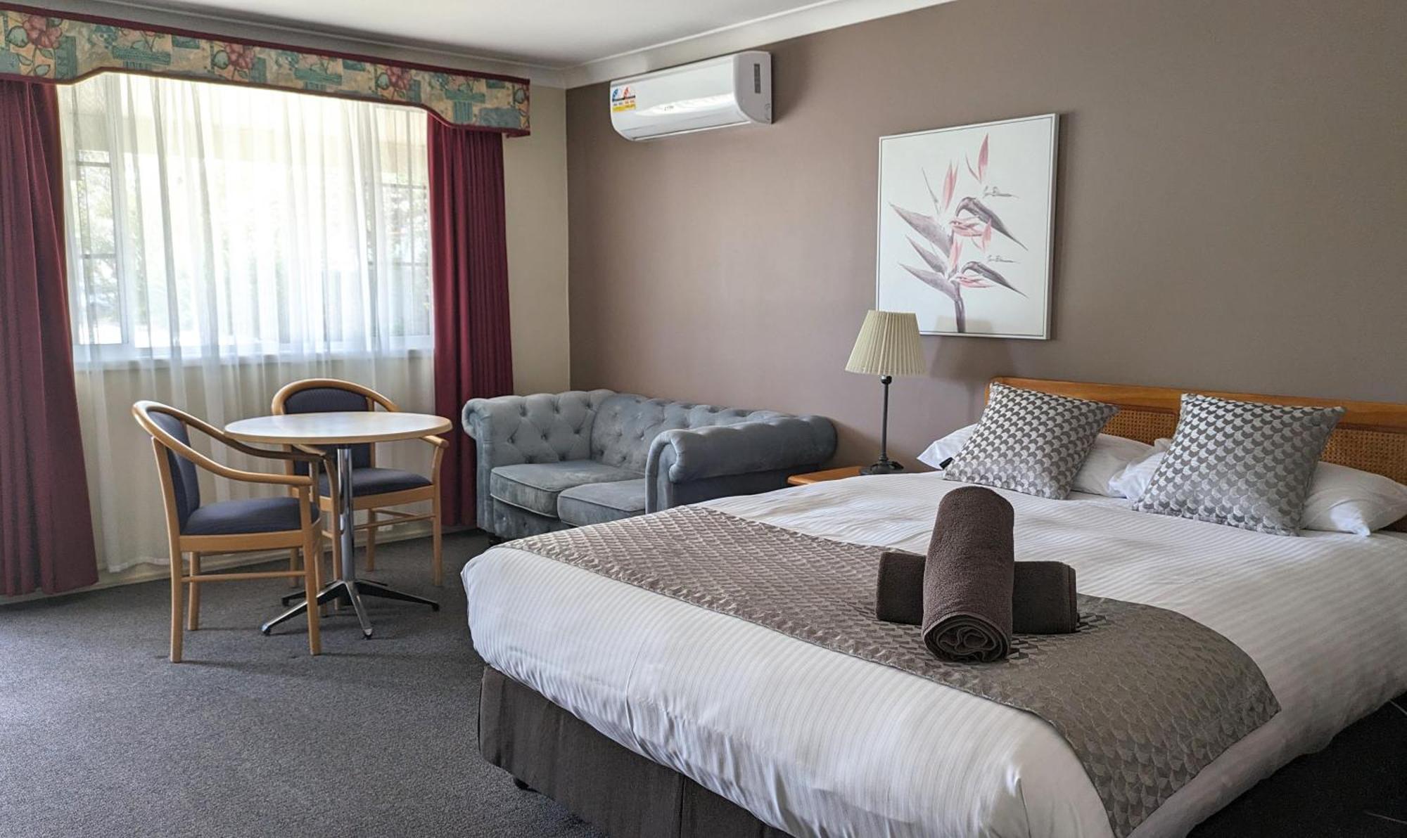 Highlands Motor Inn Oberon Bagian luar foto