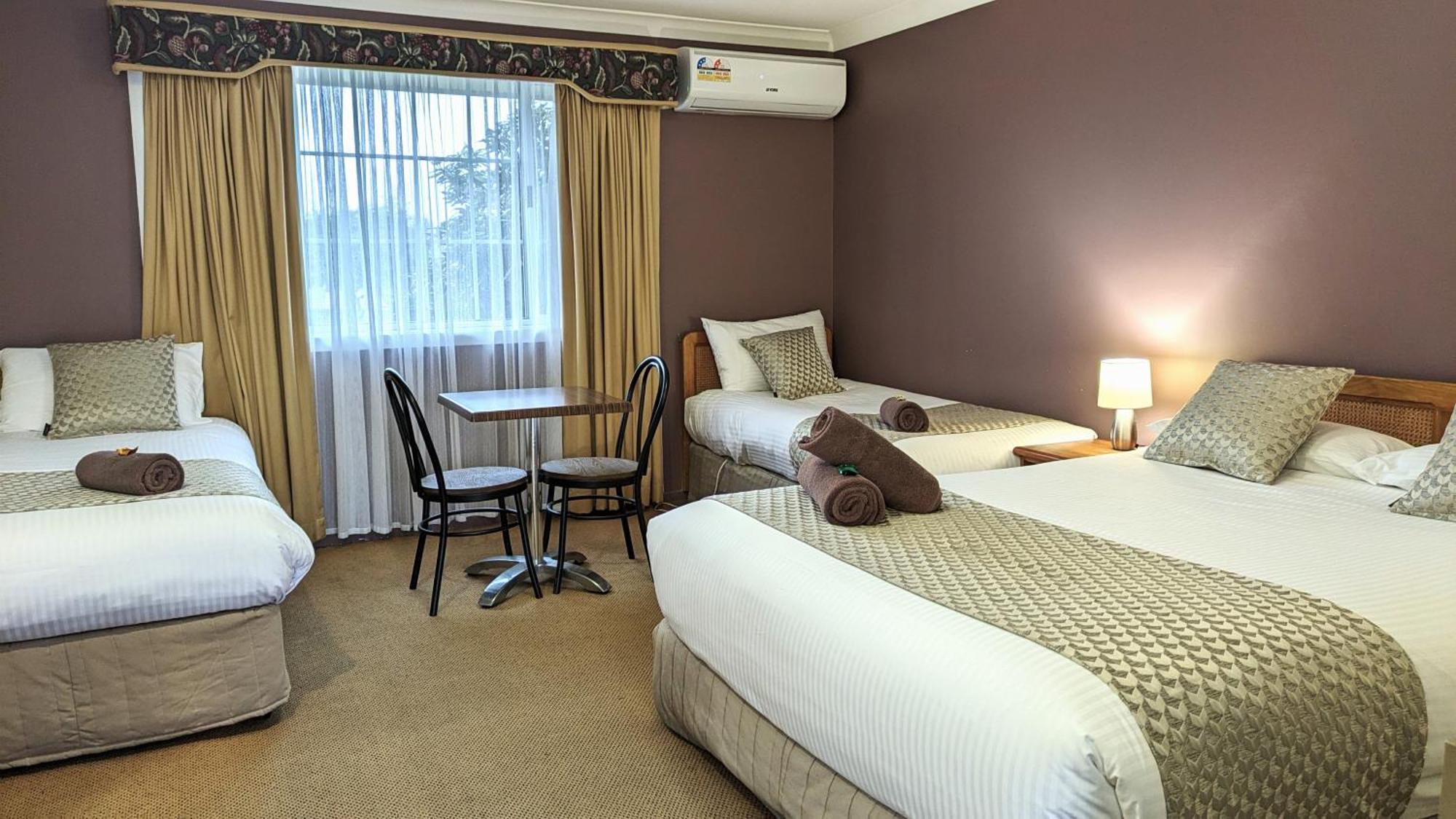 Highlands Motor Inn Oberon Bagian luar foto