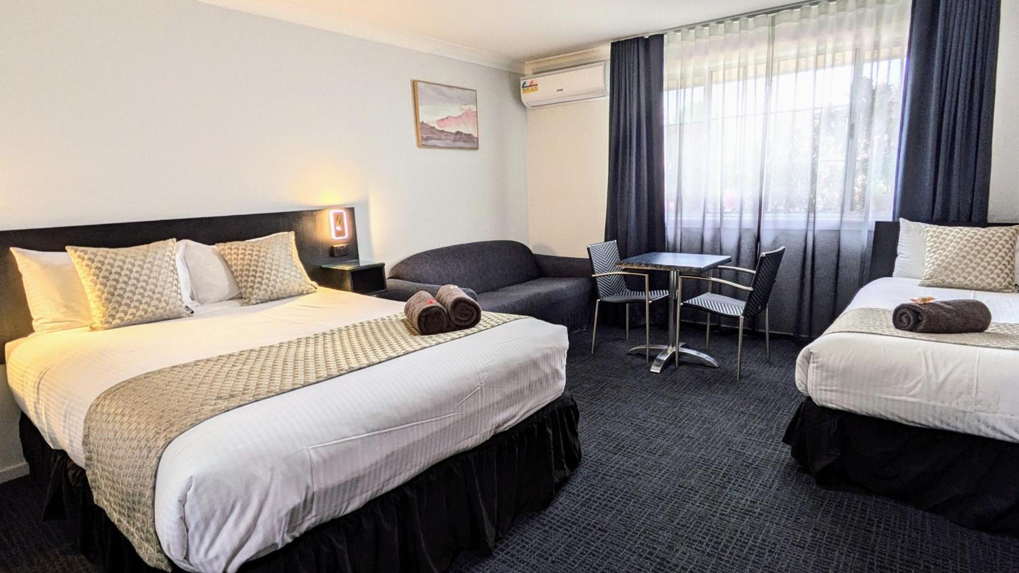 Highlands Motor Inn Oberon Bagian luar foto