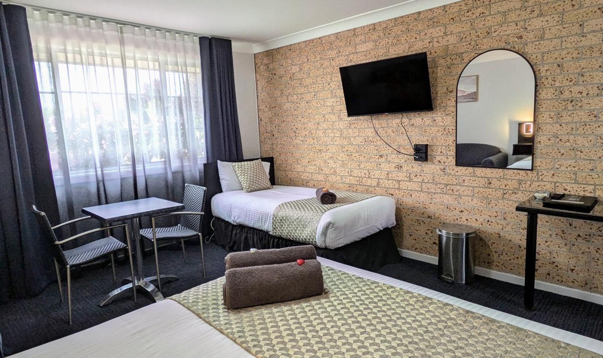 Highlands Motor Inn Oberon Bagian luar foto