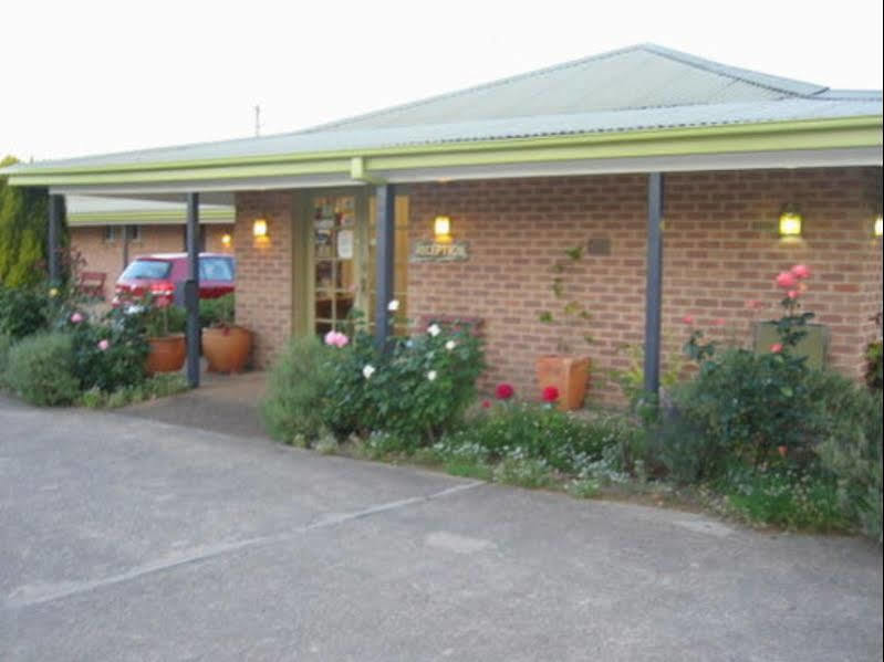 Highlands Motor Inn Oberon Bagian luar foto